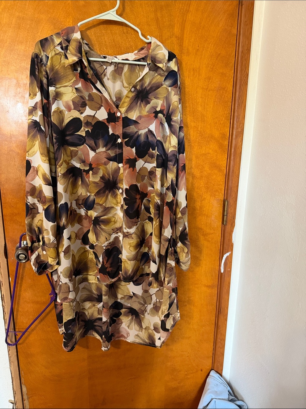 Spense Woman Floral Print Blouse in Cream, Brown and Black